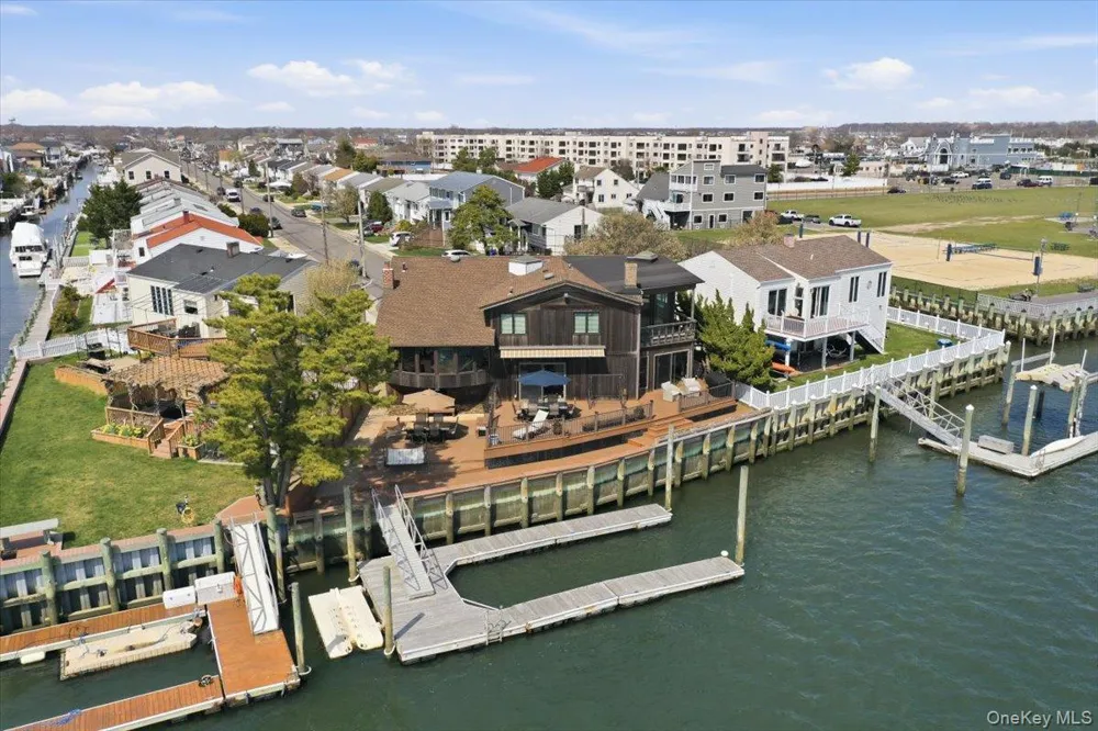 648 Nassau Avenue Freeport, NY 11520