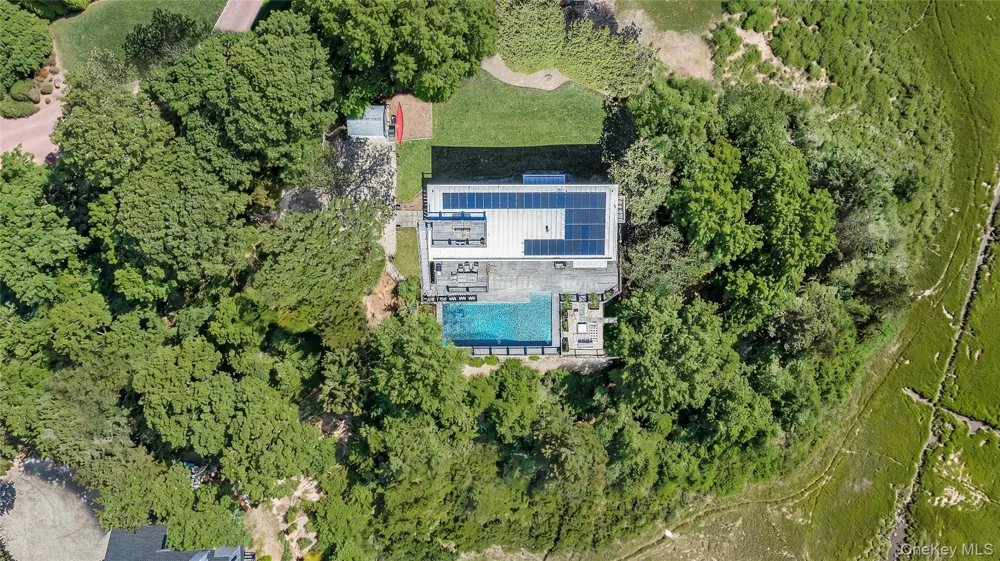 32 Tuthill Lane Remsenburg, NY 11960