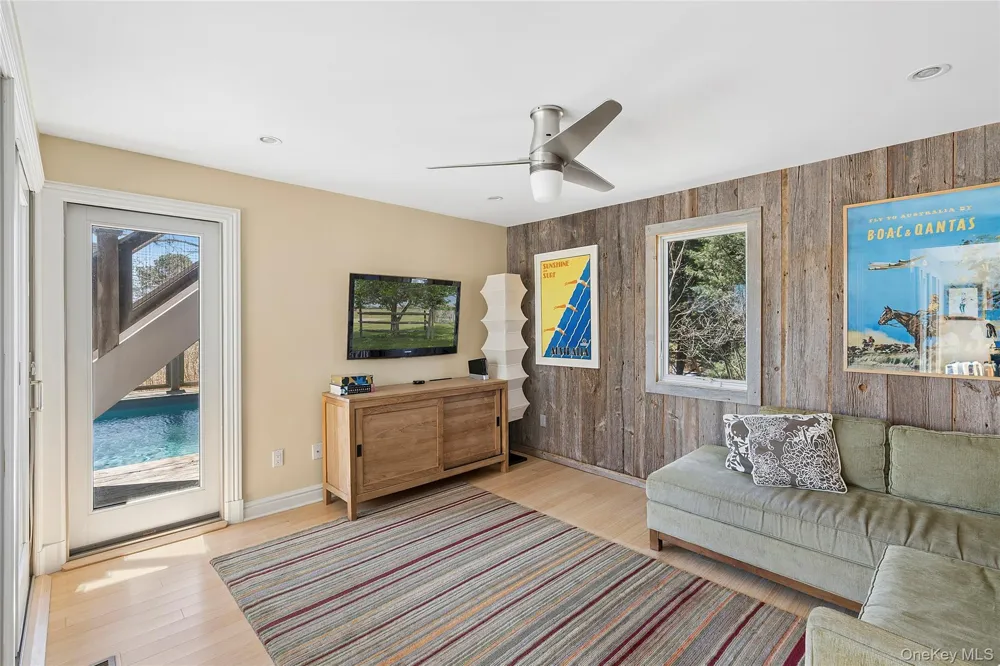 32 Tuthill Lane Remsenburg, NY 11960