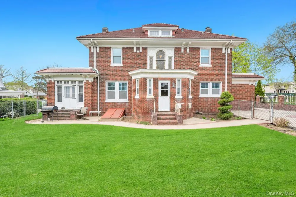 88-35 193rd Street Hollis, NY 11423