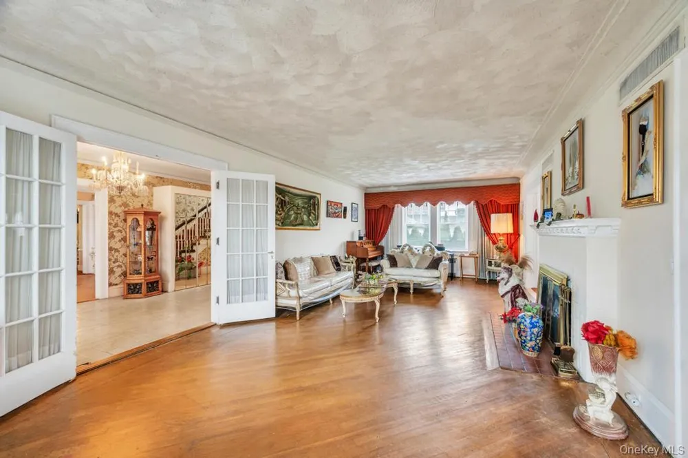 88-35 193rd Street Hollis, NY 11423