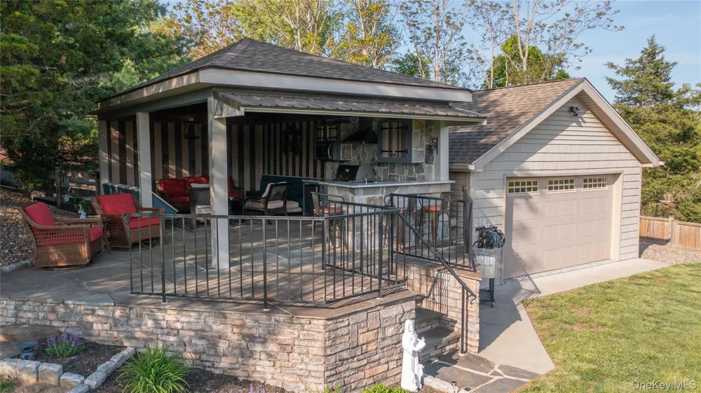 163 Hapeman Hill Road Red Hook, NY 12571