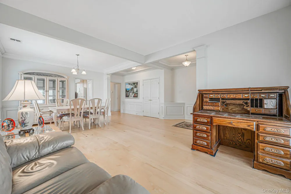16 Oakhurst Court Mount Sinai, NY 11766