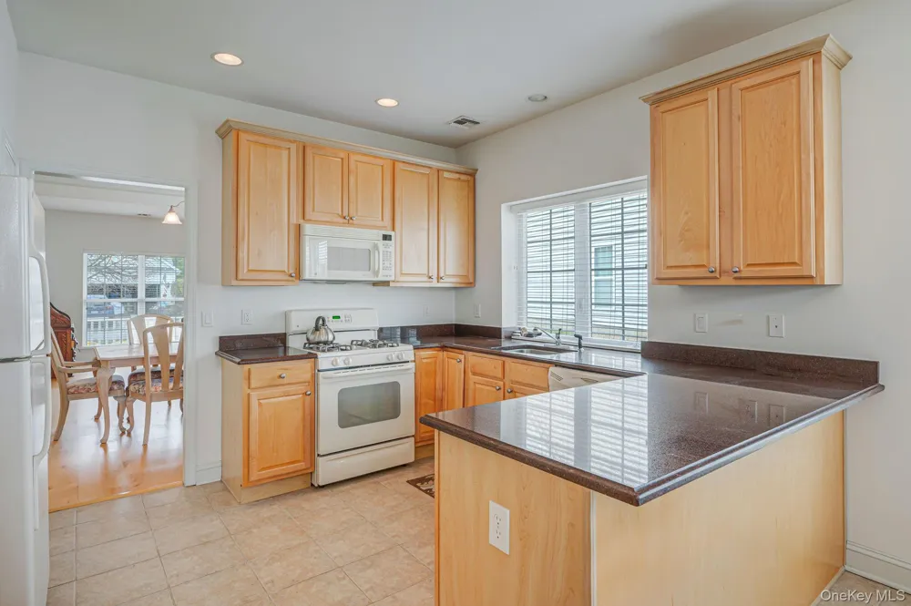 16 Oakhurst Court Mount Sinai, NY 11766
