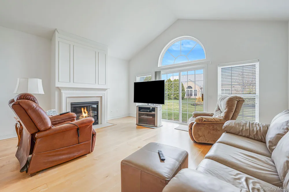 16 Oakhurst Court Mount Sinai, NY 11766