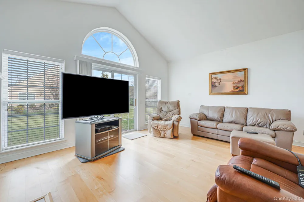 16 Oakhurst Court Mount Sinai, NY 11766
