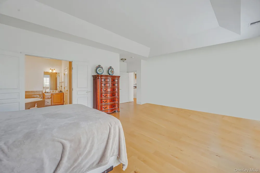 16 Oakhurst Court Mount Sinai, NY 11766