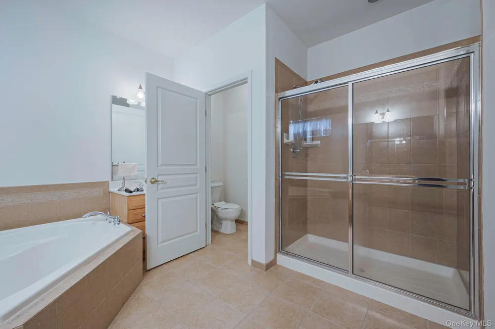 16 Oakhurst Court Mount Sinai, NY 11766