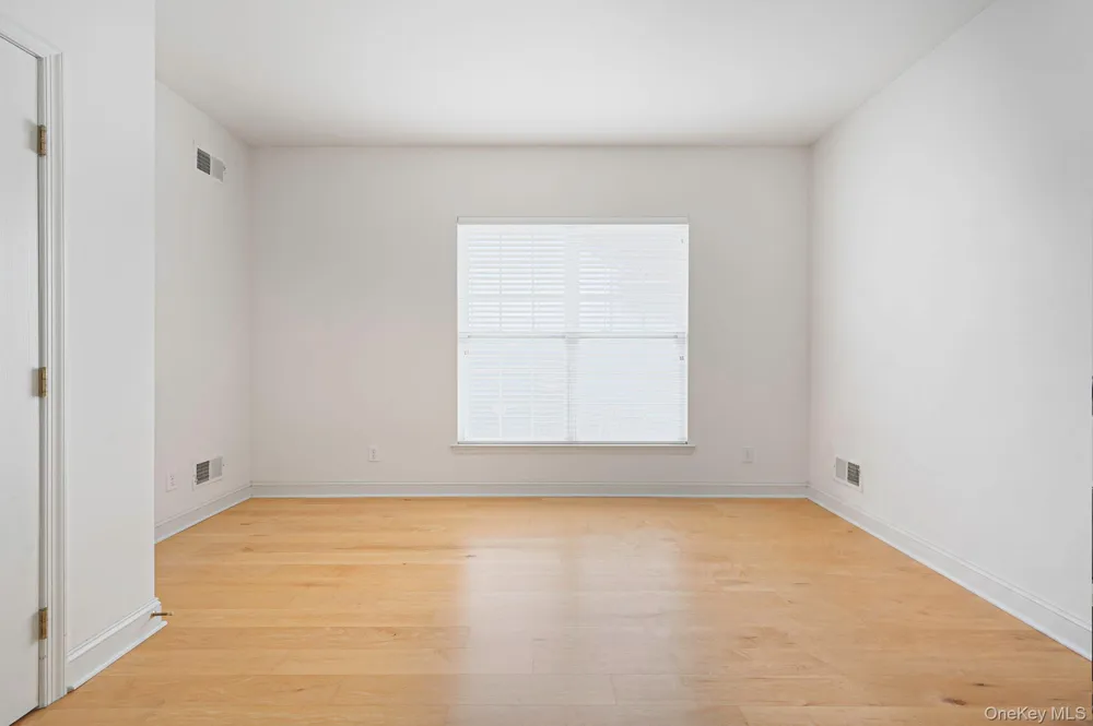 16 Oakhurst Court Mount Sinai, NY 11766
