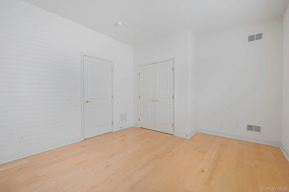 16 Oakhurst Court Mount Sinai, NY 11766