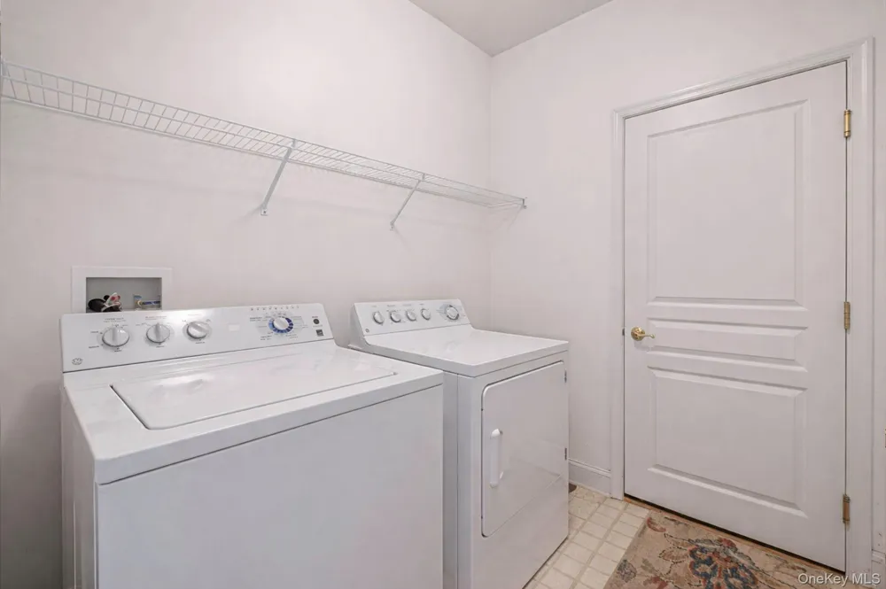 16 Oakhurst Court Mount Sinai, NY 11766
