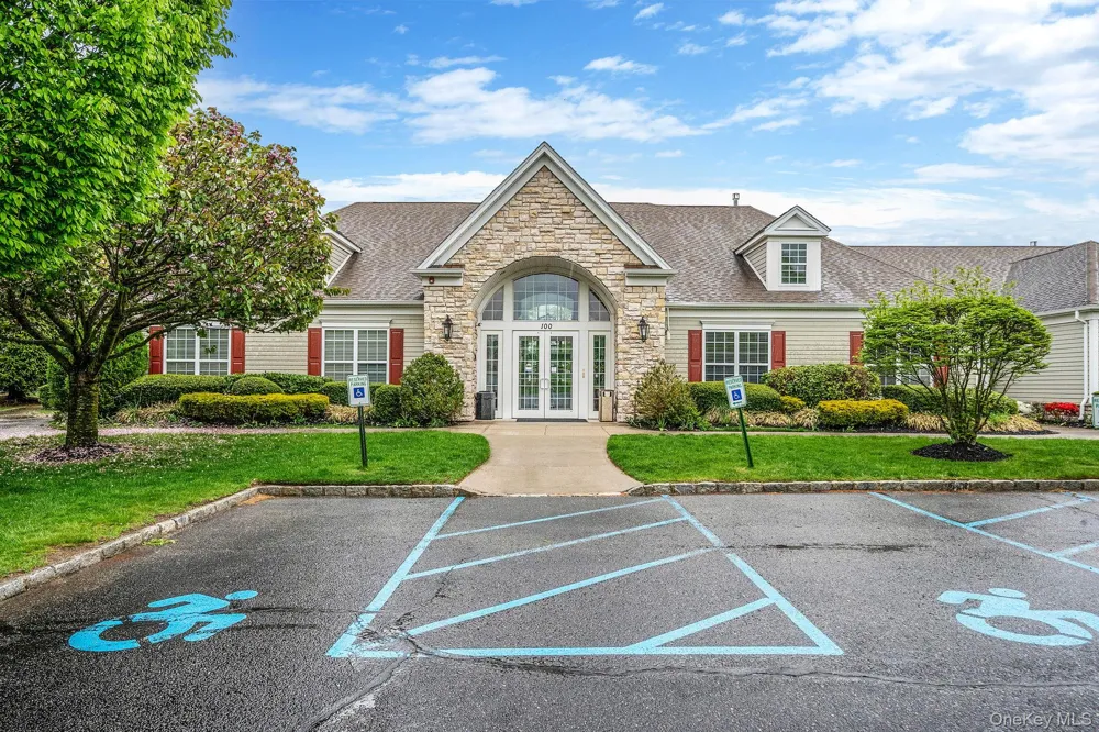 16 Oakhurst Court Mount Sinai, NY 11766