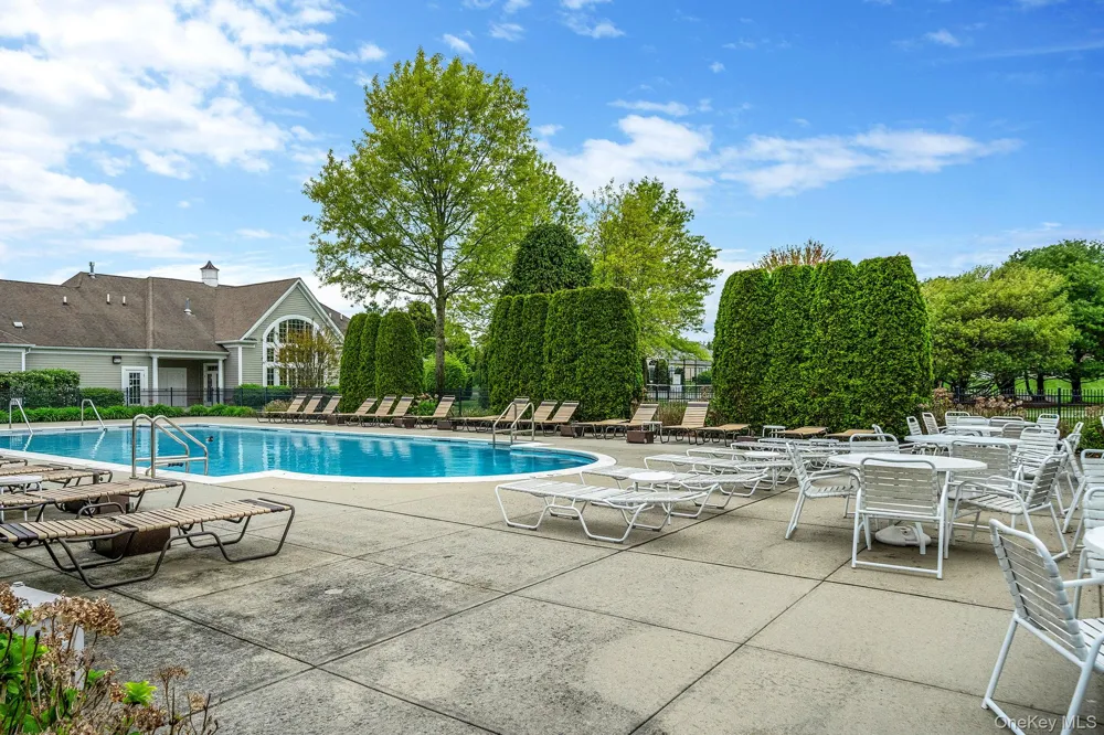 16 Oakhurst Court Mount Sinai, NY 11766
