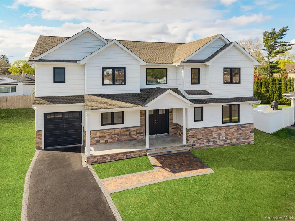 10 Faye Court Plainview, NY 11803