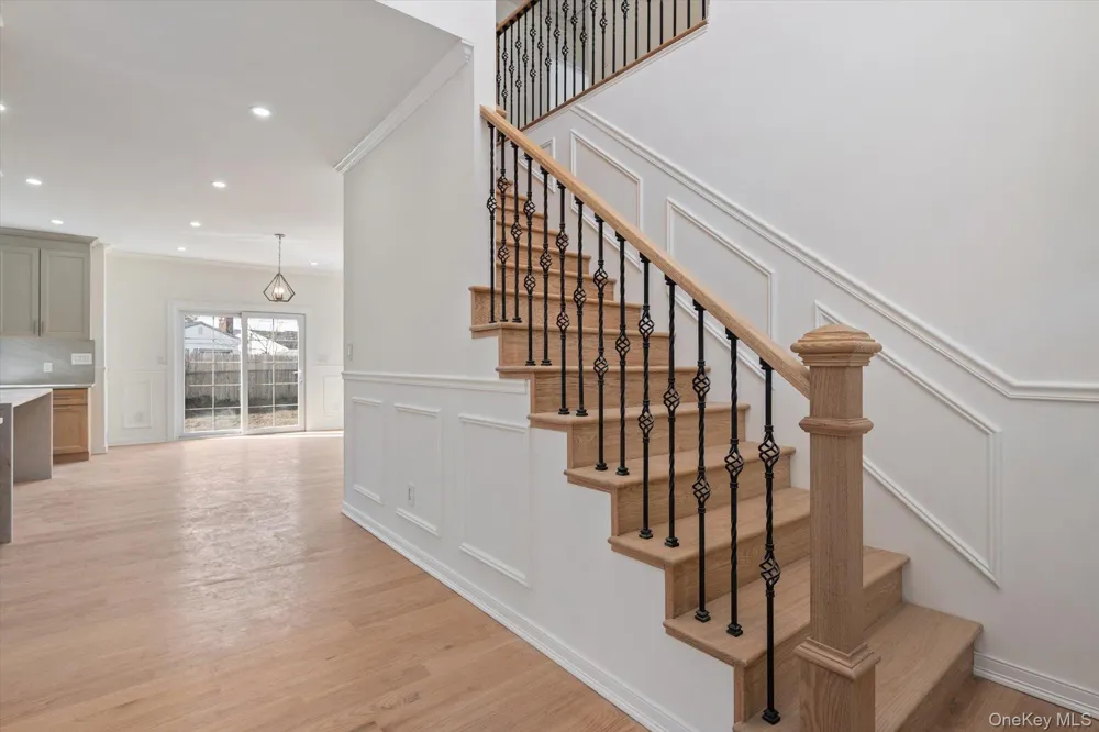10 Faye Court Plainview, NY 11803