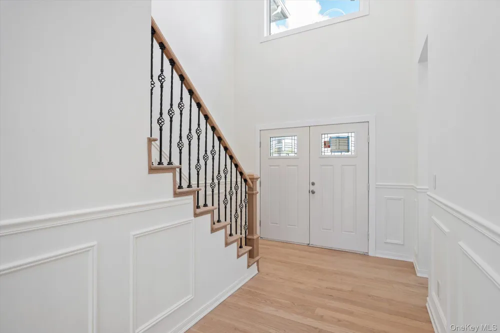 10 Faye Court Plainview, NY 11803