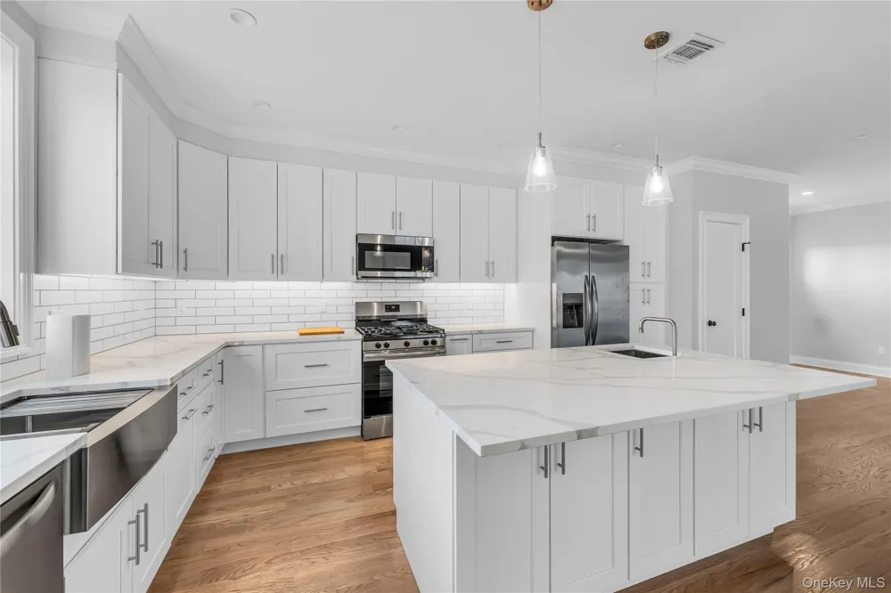 2437 Archer Street Seaford, NY 11873