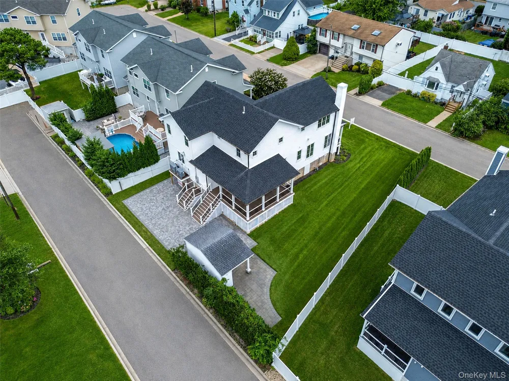 2437 Archer Street Seaford, NY 11873