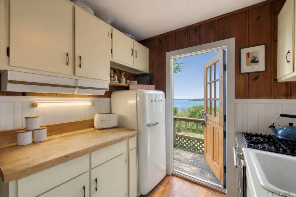 2662 Paradise Shores Road Southold, NY 11971