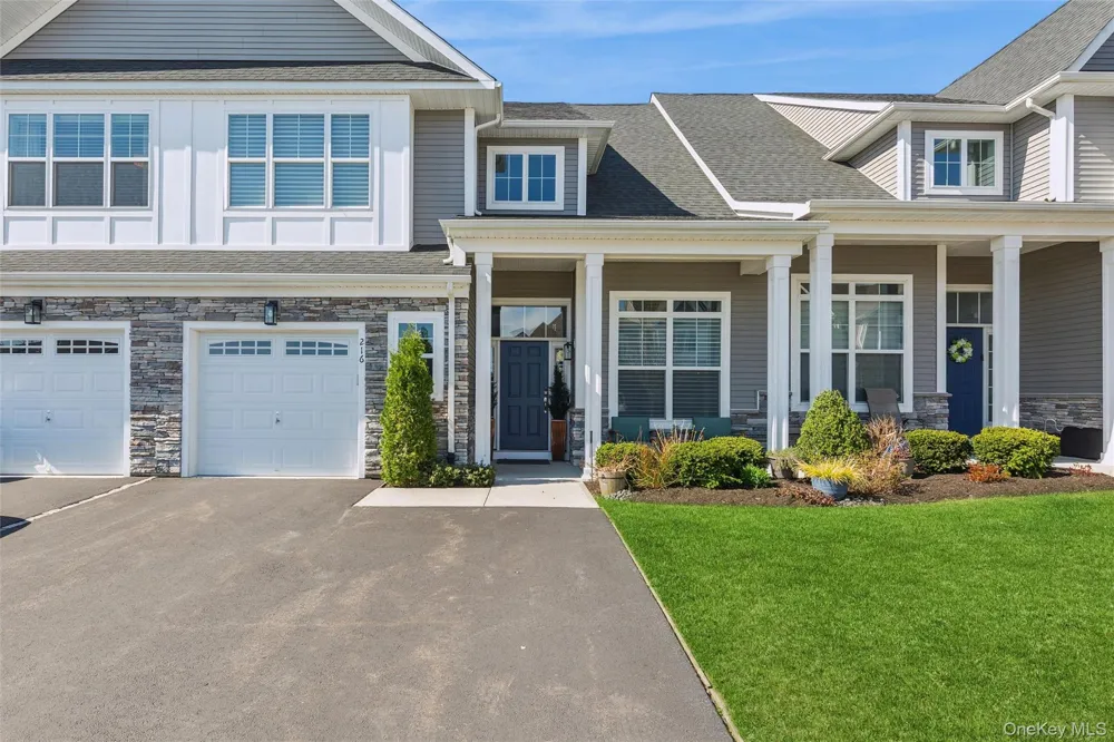216 Belmont Circle Yaphank, NY 11980