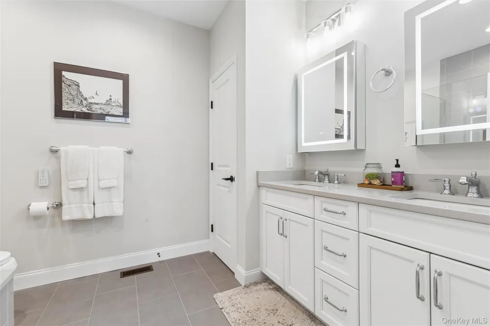 216 Belmont Circle Yaphank, NY 11980