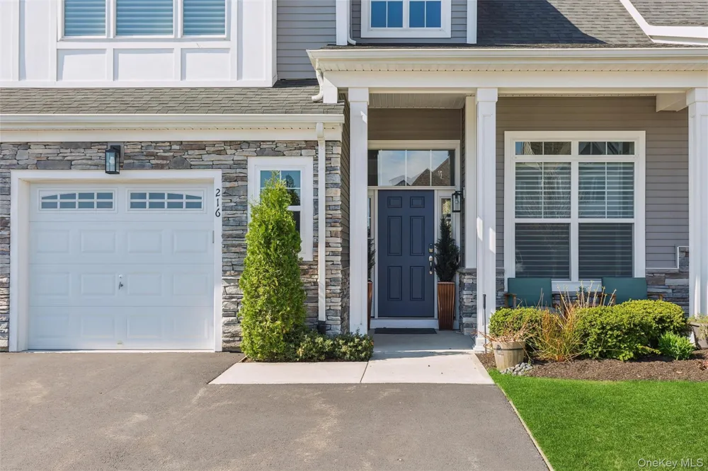 216 Belmont Circle Yaphank, NY 11980