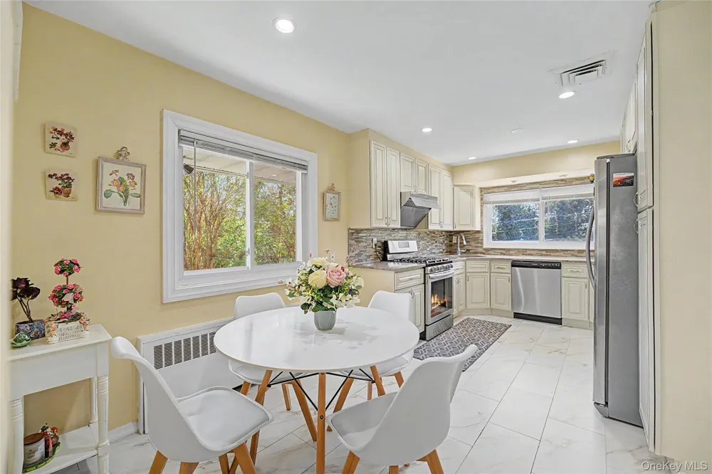 31 Edgemere Drive Searingtown, NY 11507