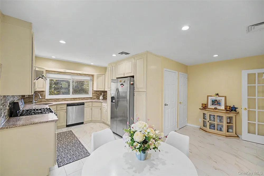 31 Edgemere Drive Searingtown, NY 11507
