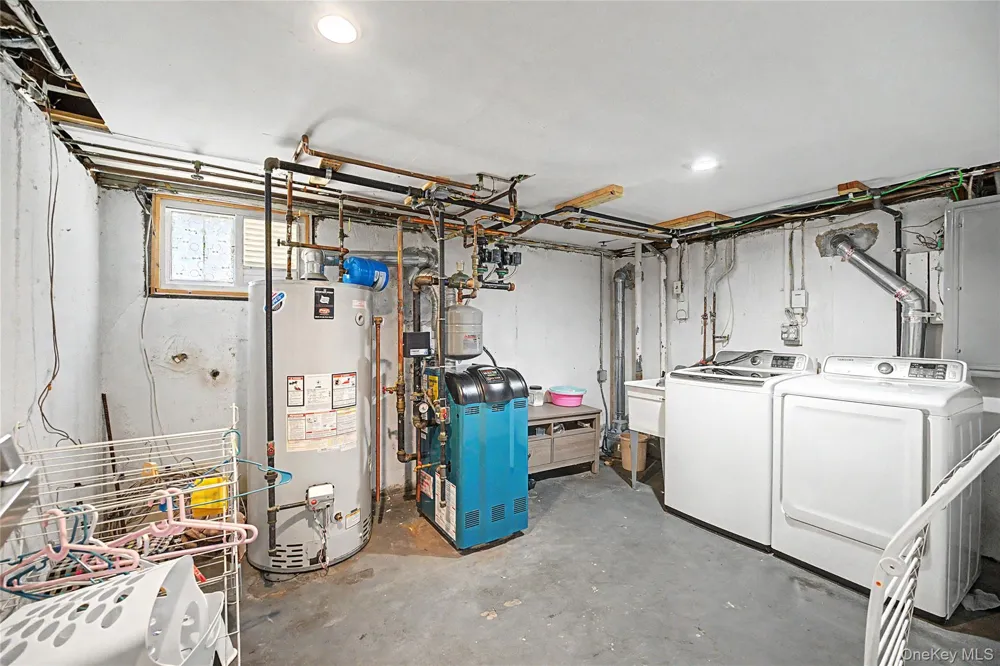 31 Edgemere Drive Searingtown, NY 11507