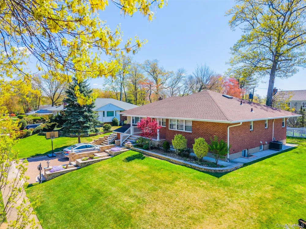 31 Edgemere Drive Searingtown, NY 11507