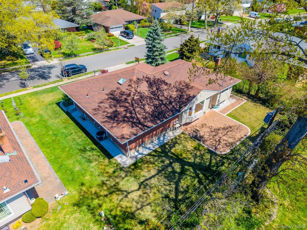 31 Edgemere Drive Searingtown, NY 11507