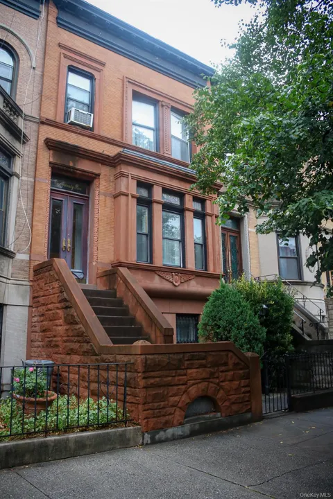 125 Midwood Street