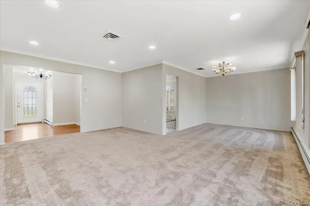 20 Veronica Court Smithtown, NY 11787