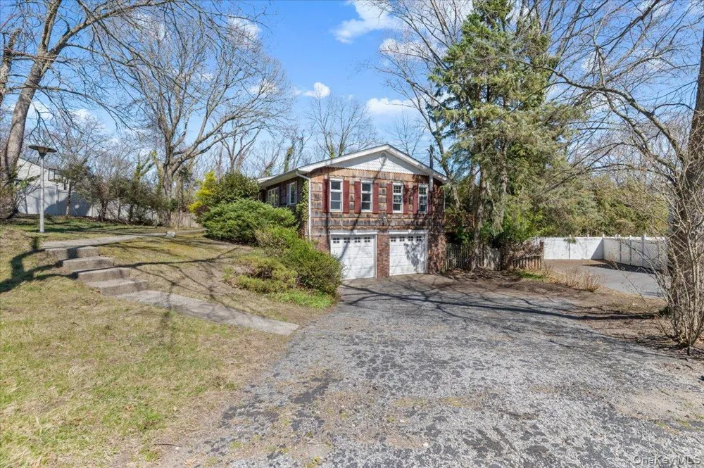 20 Veronica Court Smithtown, NY 11787