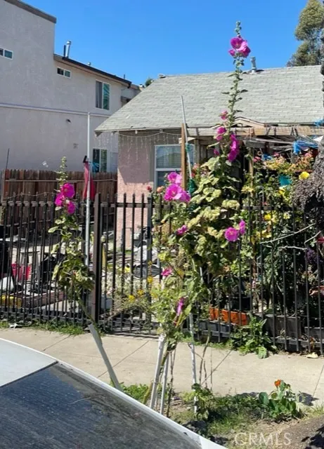 207 E 94th Los Angeles, CA 90003