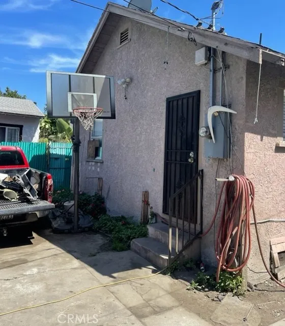 207 E 94th Los Angeles, CA 90003