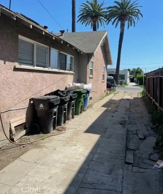 207 E 94th Los Angeles, CA 90003