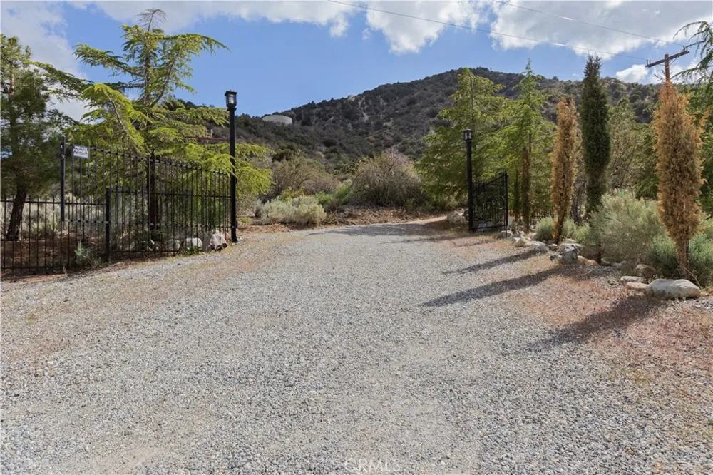 1870 Oak Springs Valley Road Wrightwood, CA 92397