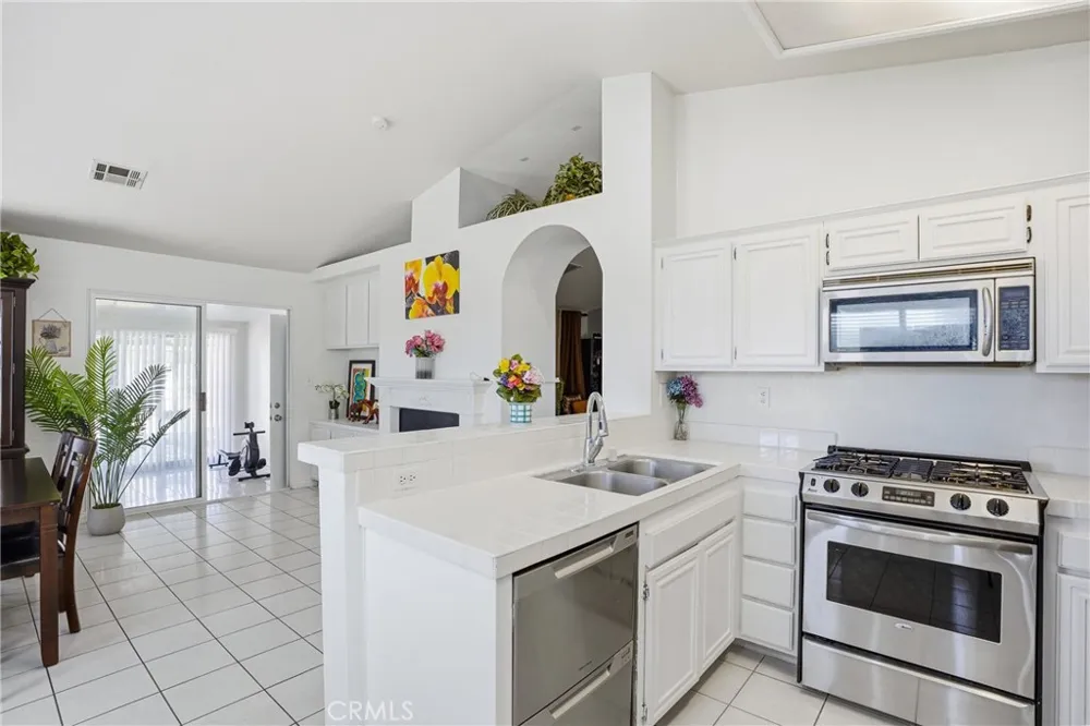 6011 Sandpiper Palmdale, CA 93552