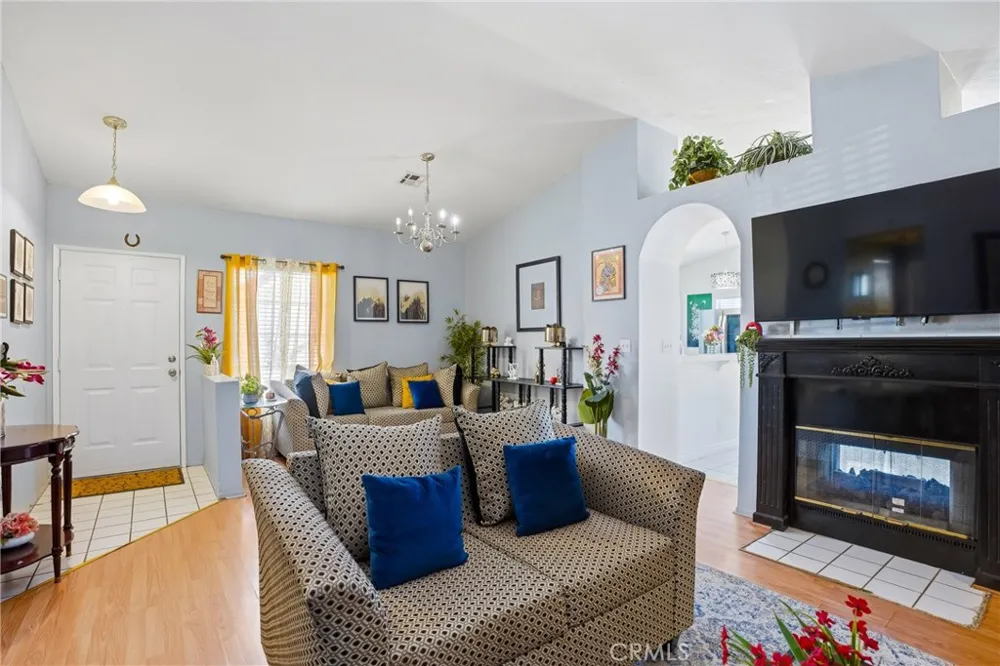 6011 Sandpiper Palmdale, CA 93552