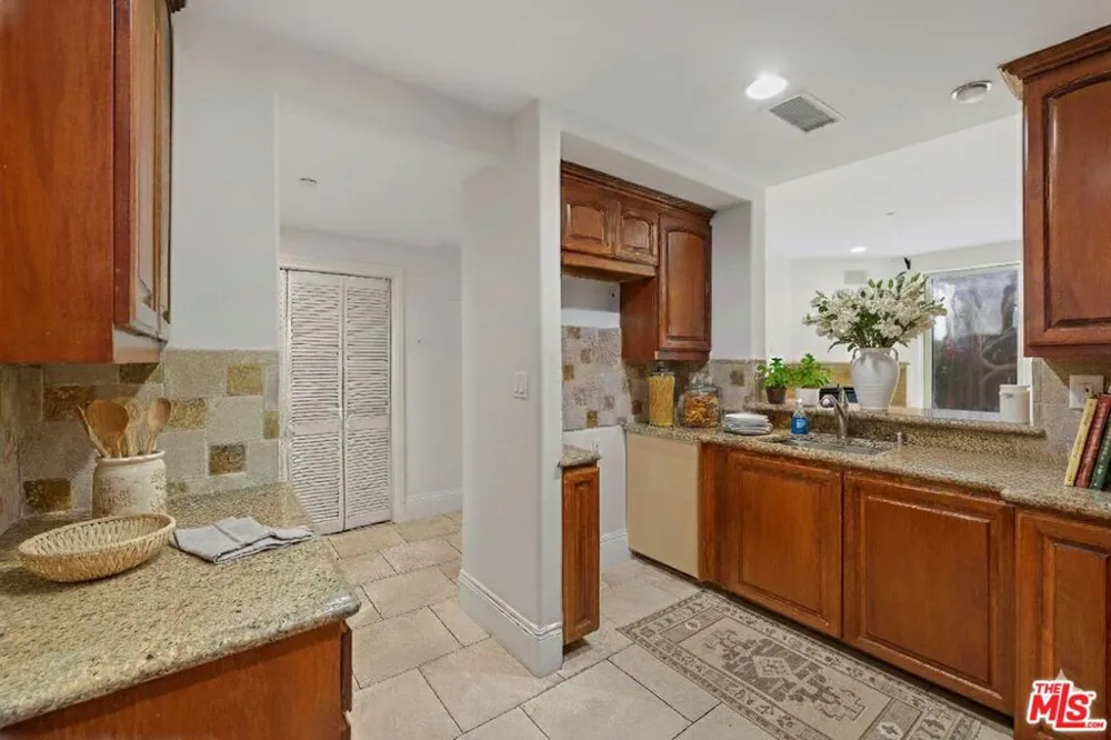 16123 W Sunset Boulevard #103 Pacific Palisades, CA 90272