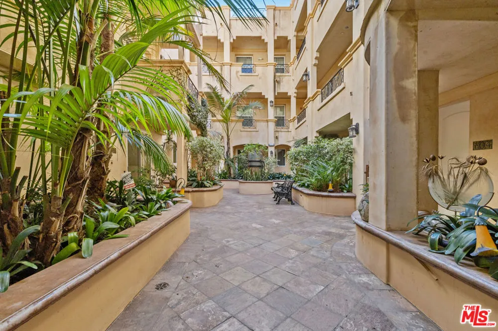 16123 W Sunset Boulevard #103 Pacific Palisades, CA 90272