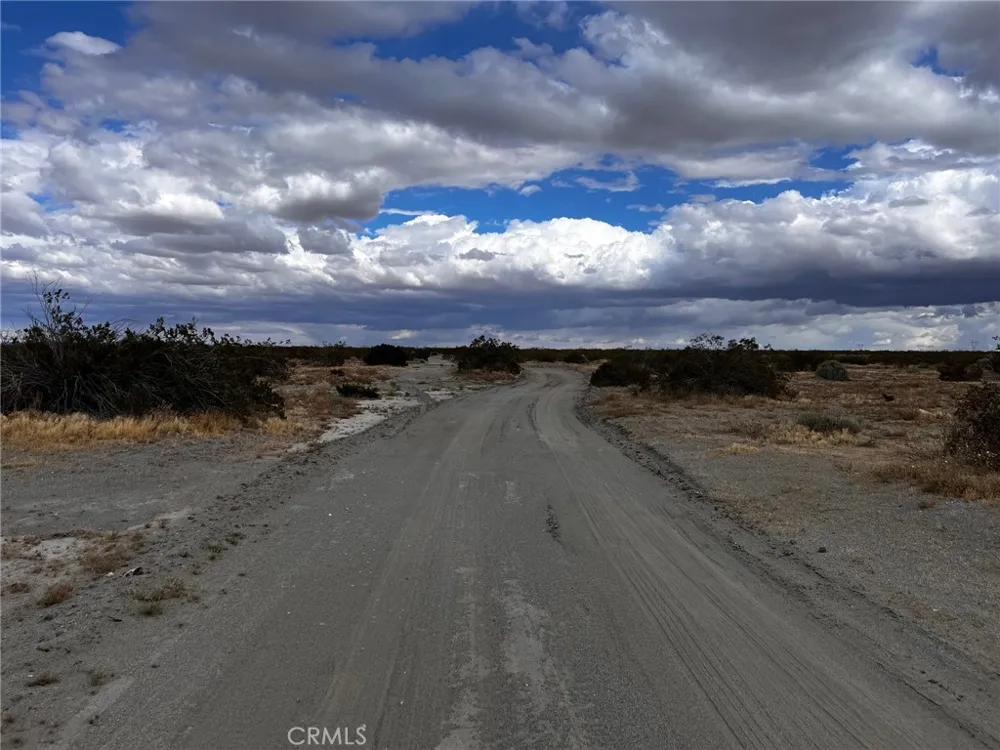Cactus Road Phelan, CA 92371