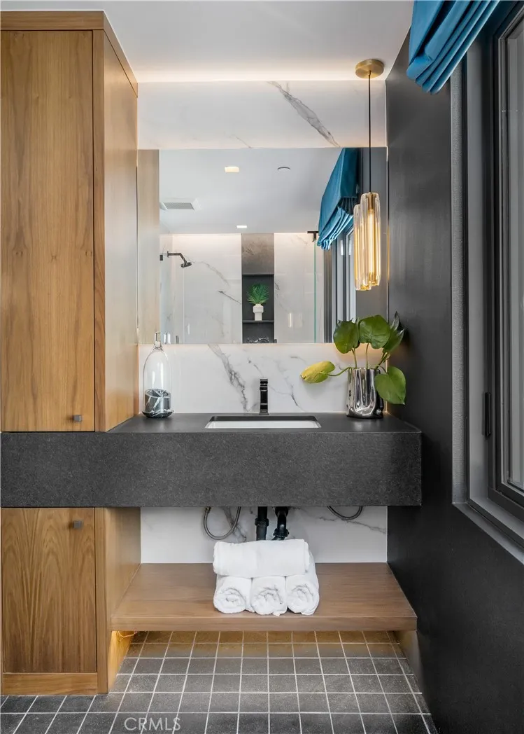 2516 Ocean Boulevard Corona del Mar, CA 92625