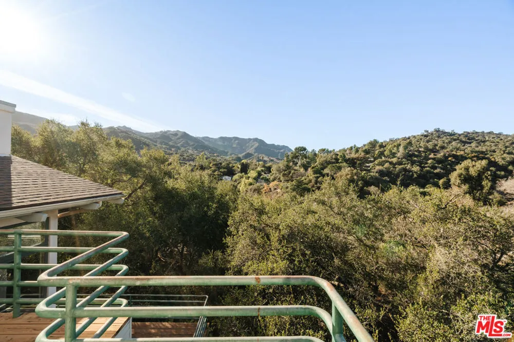 229 Muerdago Road Topanga, CA 90290