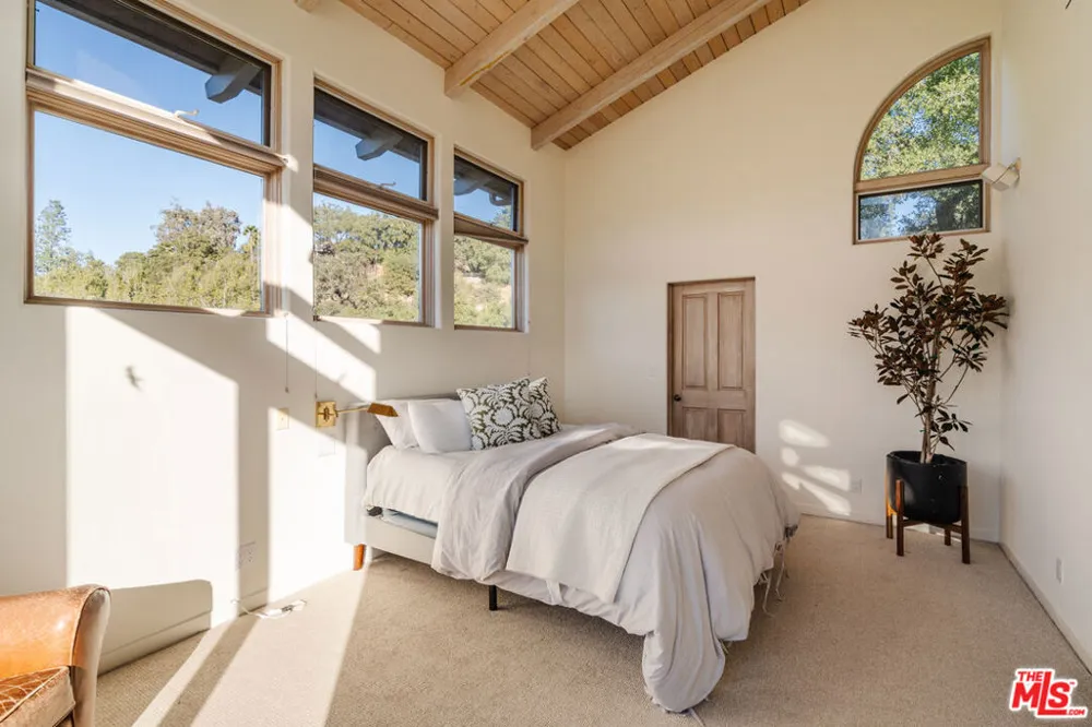 229 Muerdago Road Topanga, CA 90290
