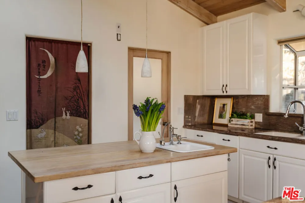 229 Muerdago Road Topanga, CA 90290