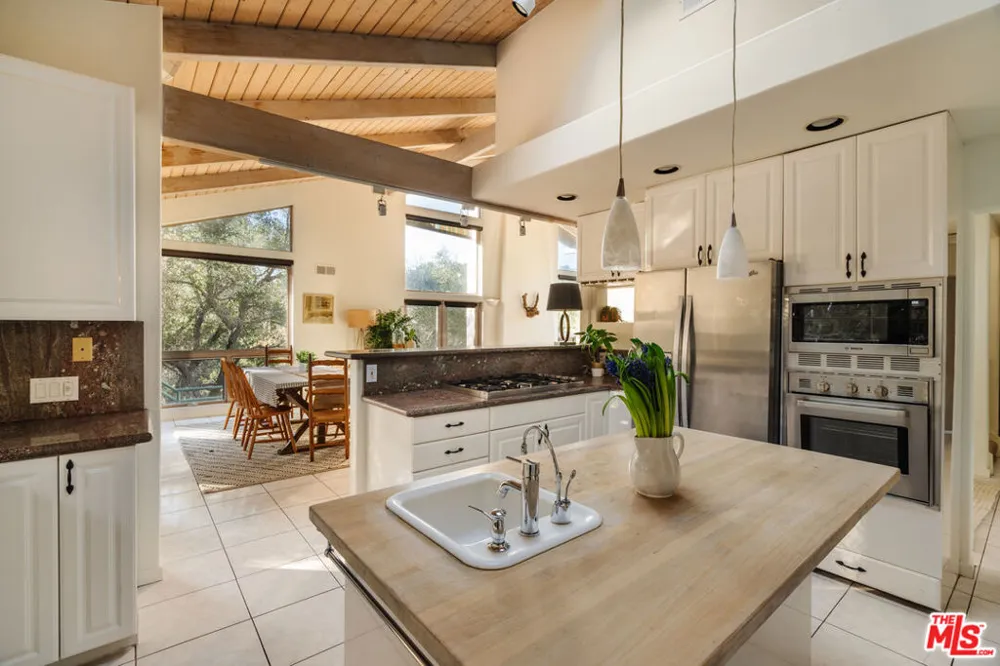 229 Muerdago Road Topanga, CA 90290