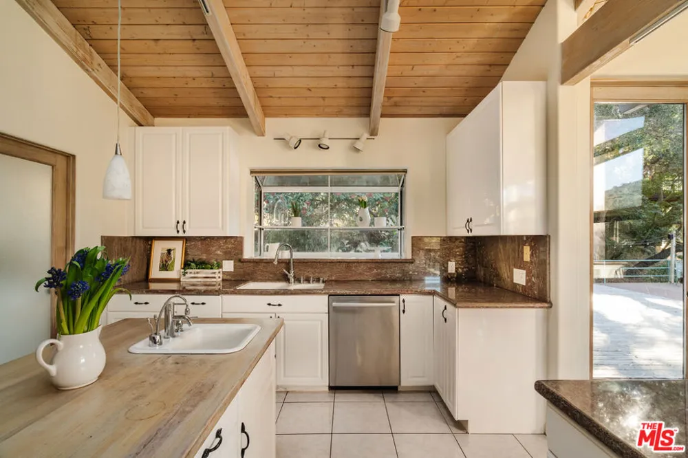229 Muerdago Road Topanga, CA 90290
