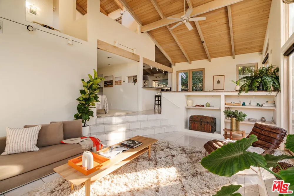 229 Muerdago Road Topanga, CA 90290